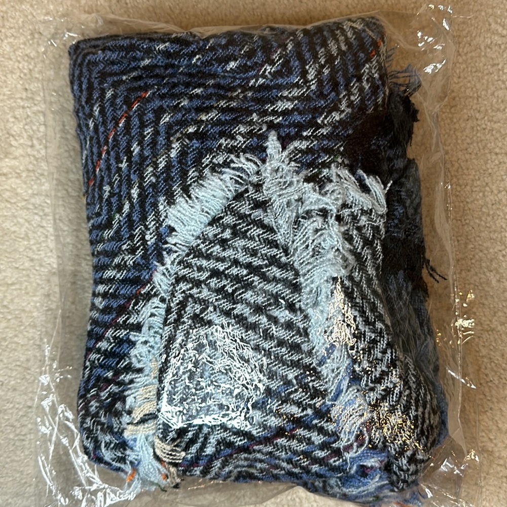 Hooded Poncho w/Herringbone Tweed Knit Design - Picture 8 of 8